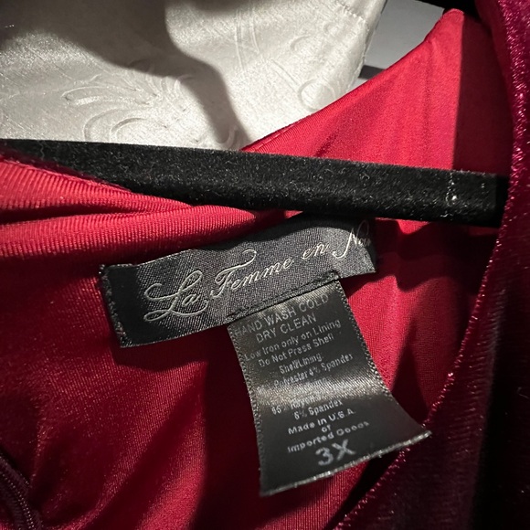 Black Marilyn Velvet Oxblood Dress - Picture 3 of 5